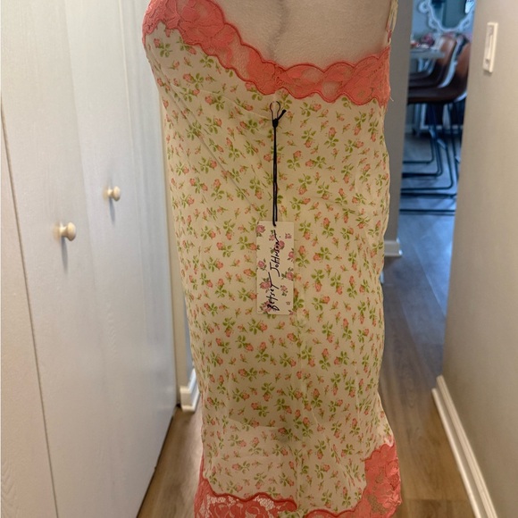 Betsey Johnson Pink and White Chemise with Lace Details - Picture 3 of 4